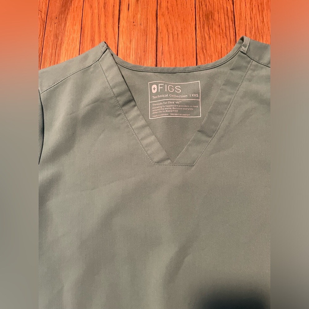 Figs Scrub Top Bundle - Picture 3 of 8